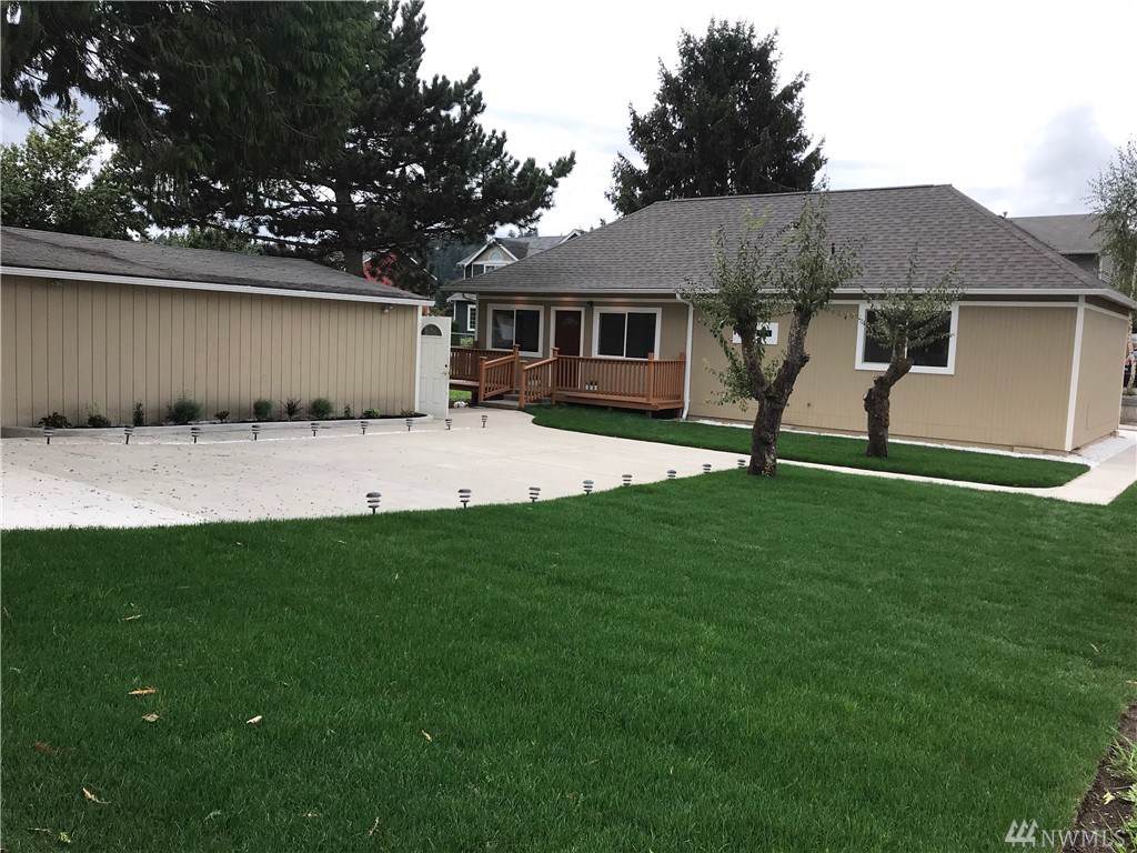 211 Stanley Ave - Photo 1