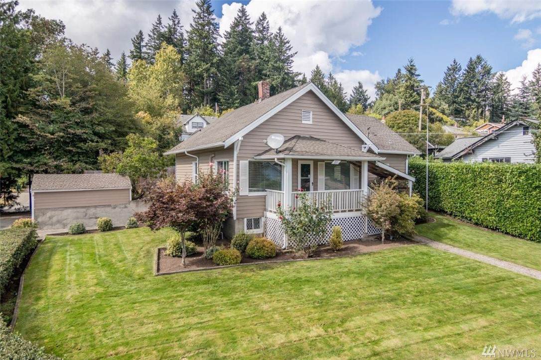 211 Summit Ave - Photo 1