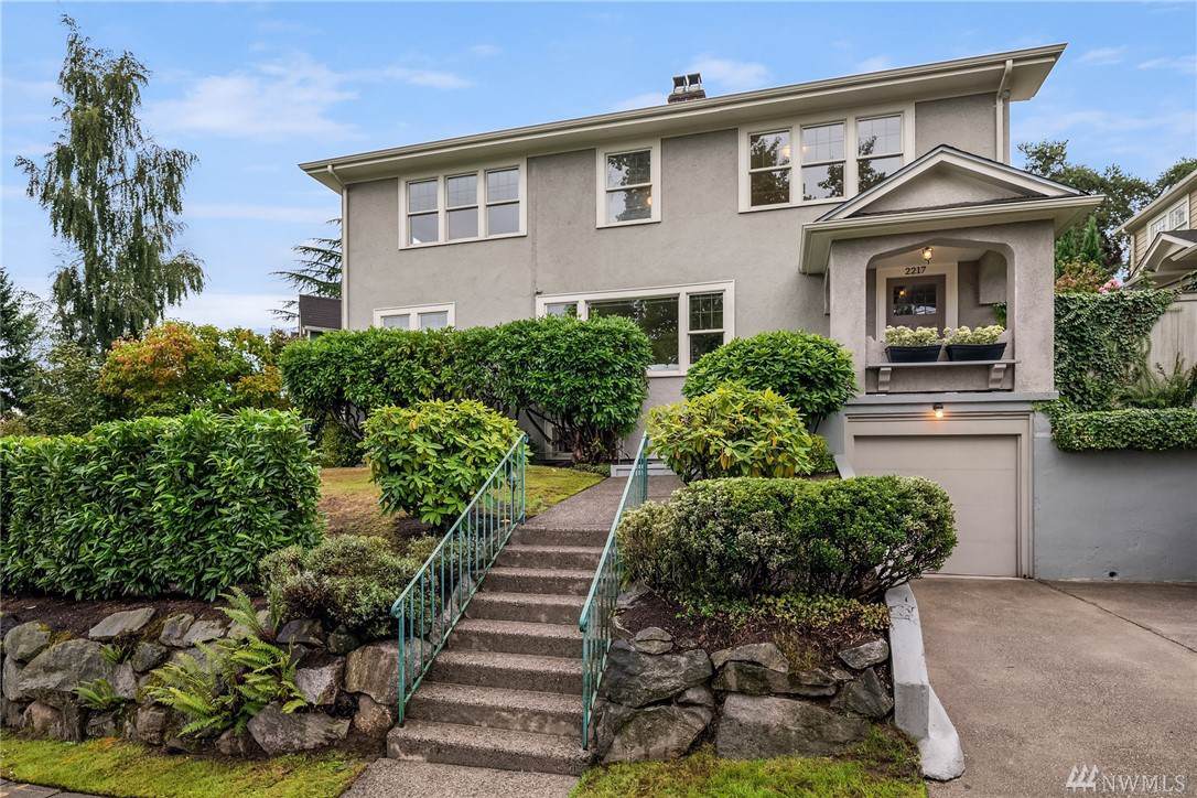 2217 Crescent Dr - Photo 1
