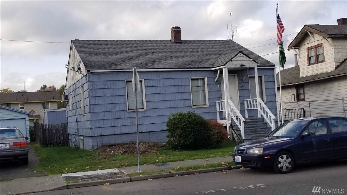 55 Logan Ave - Photo 1