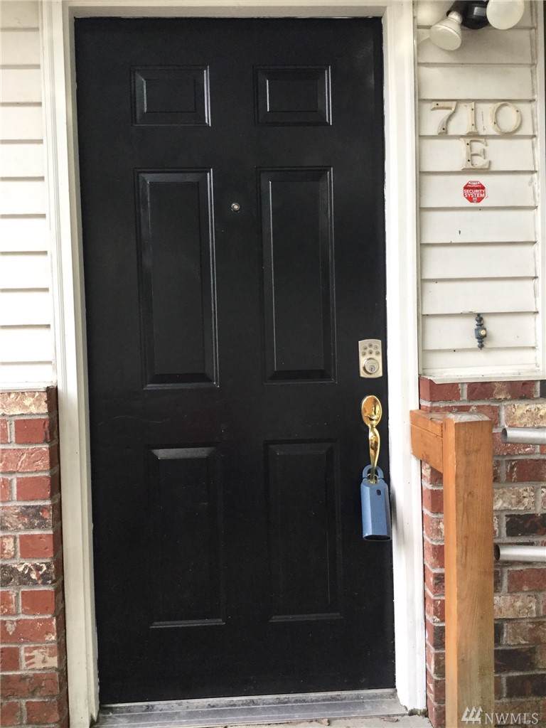 710 10th St - Photo 1