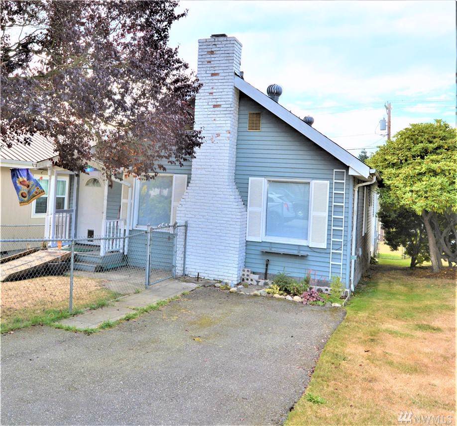 1028 Maple St - Photo 1