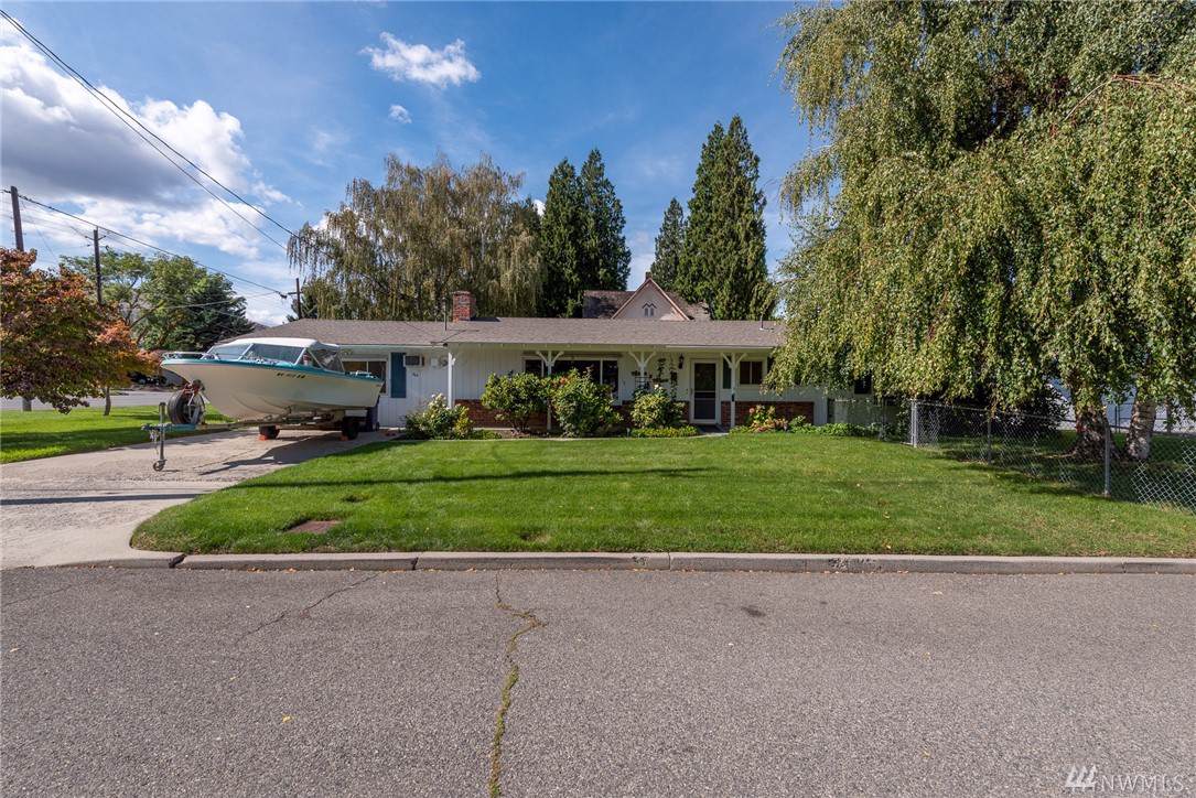 303 Whitebirch Place - Photo 1