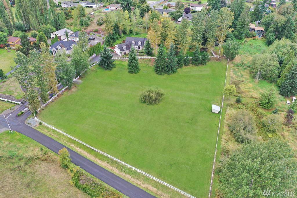 8512 72nd Ave - Photo 1
