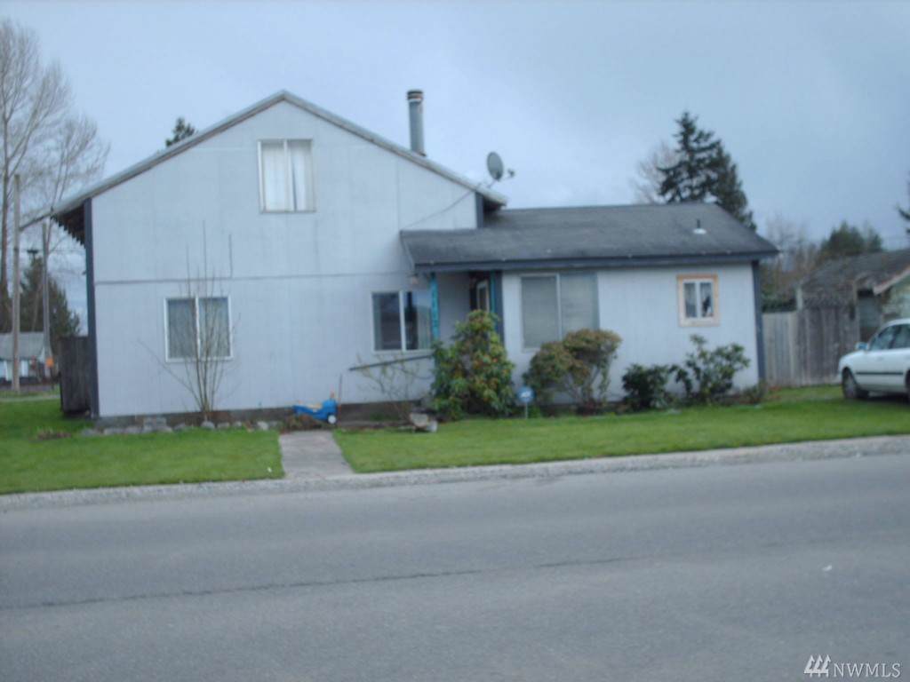 1112 Tower Ave - Photo 1