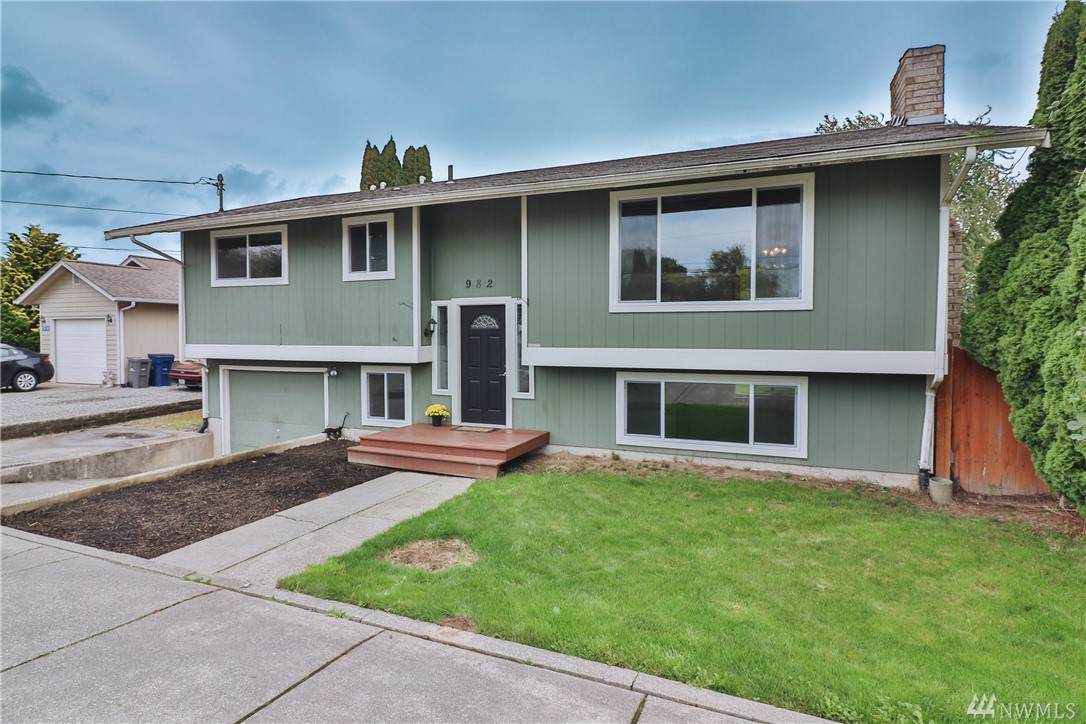 982 Anacortes St - Photo 1