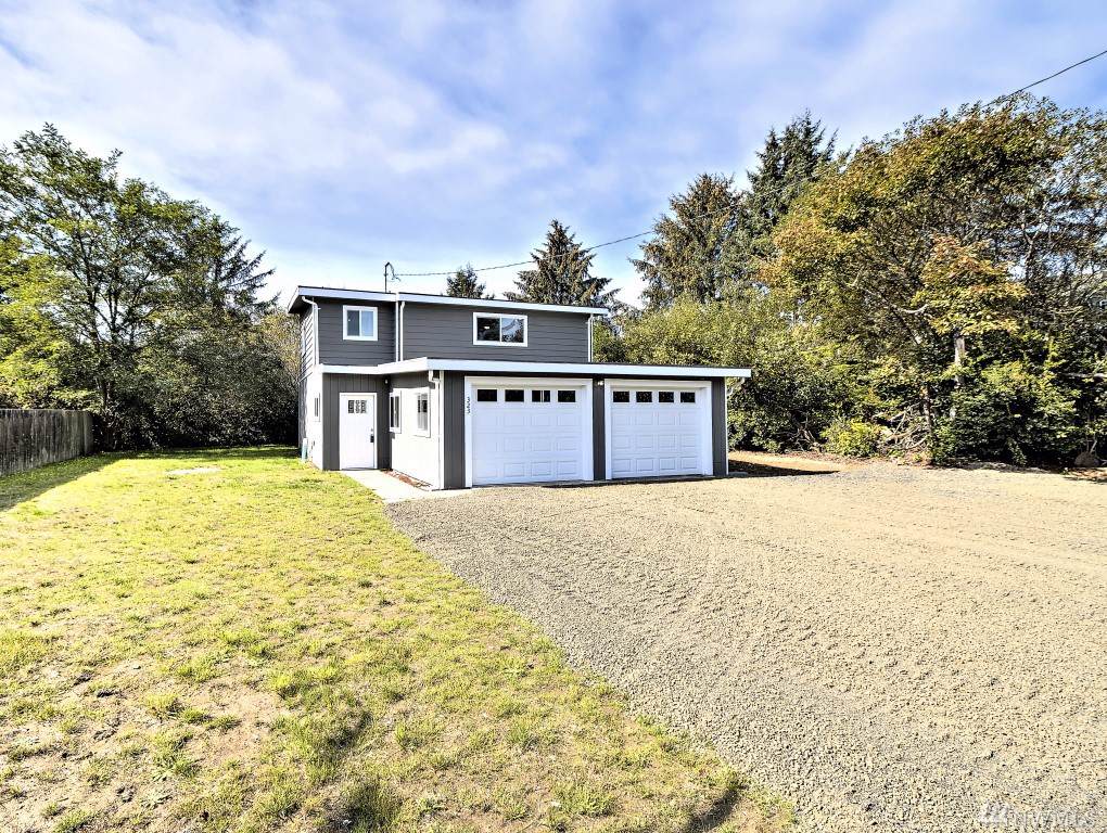 323 Mizzen St - Photo 1