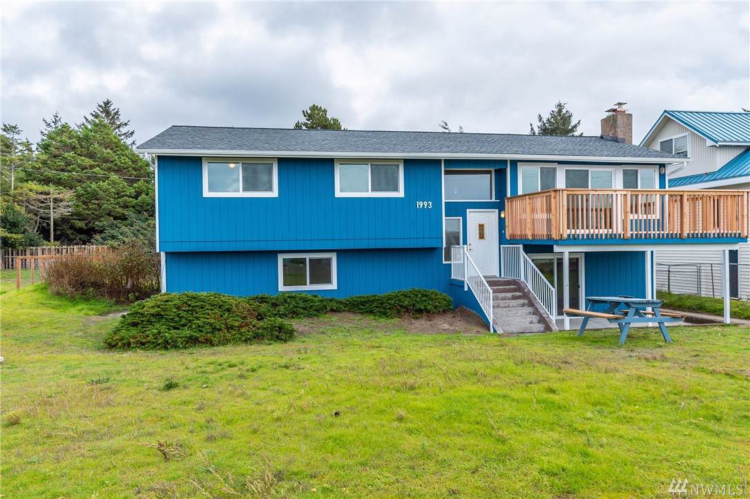 1993 Island View Rd - Photo 1