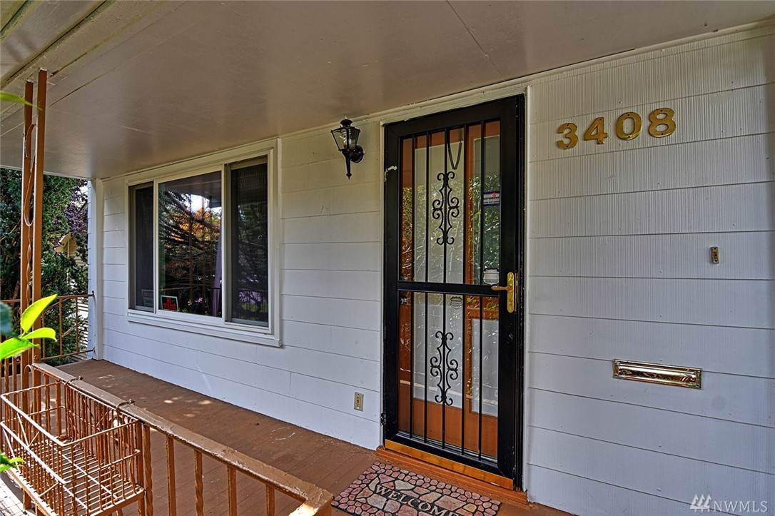 3408 Rockefeller Ave - Photo 1