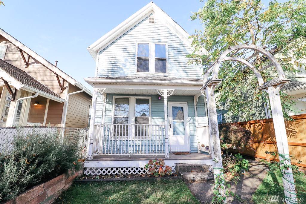 620 Oakes St - Photo 1