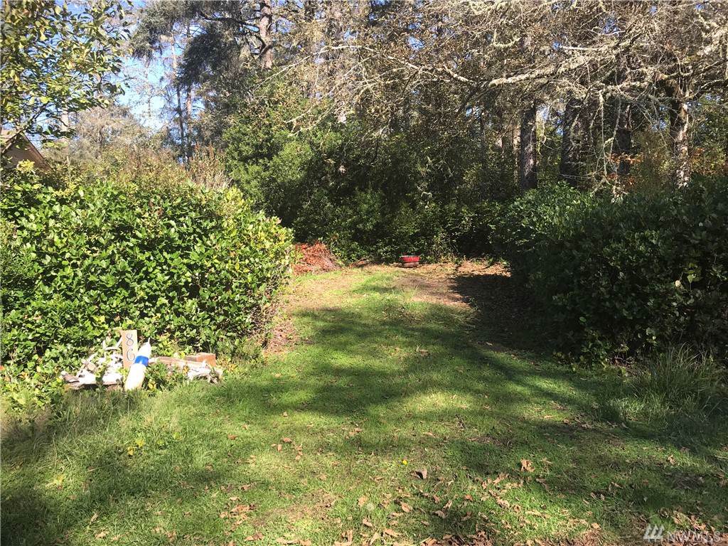 864 Hassalo Ave - Photo 1