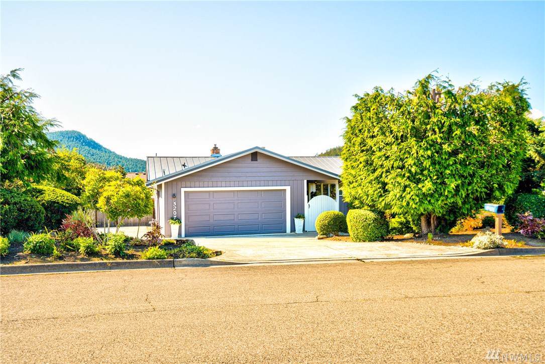 5207 Kingsway - Photo 1