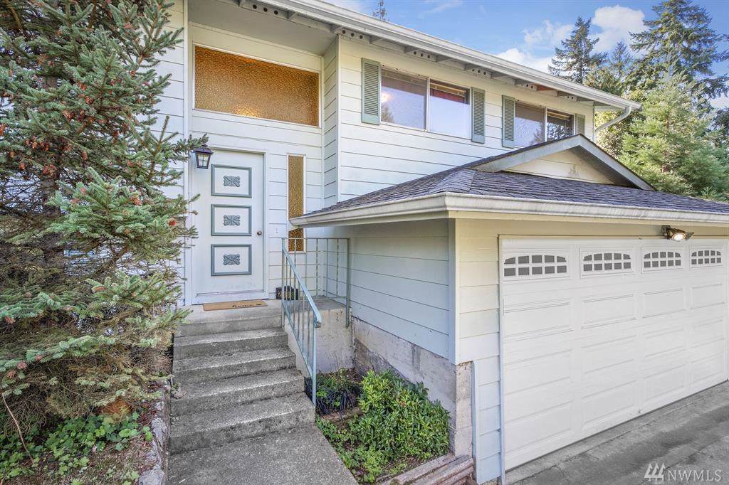 2033 Ridgewood St - Photo 1