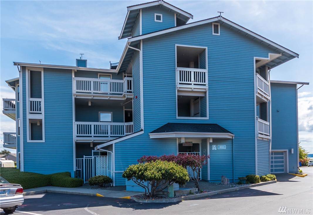 651 Bayshore Dr - Photo 1