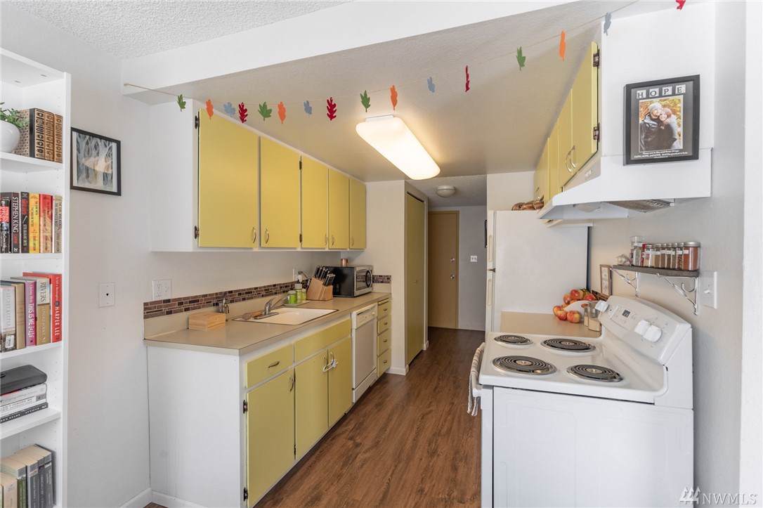 1330 Orleans St - Photo 1