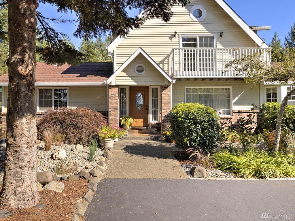 1911 Island Lake Dr - Photo 1