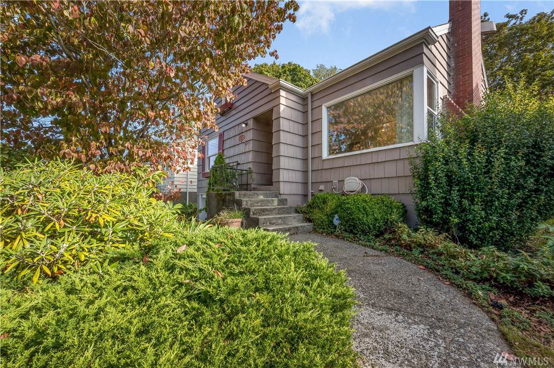 5816 40th Ave - Photo 1