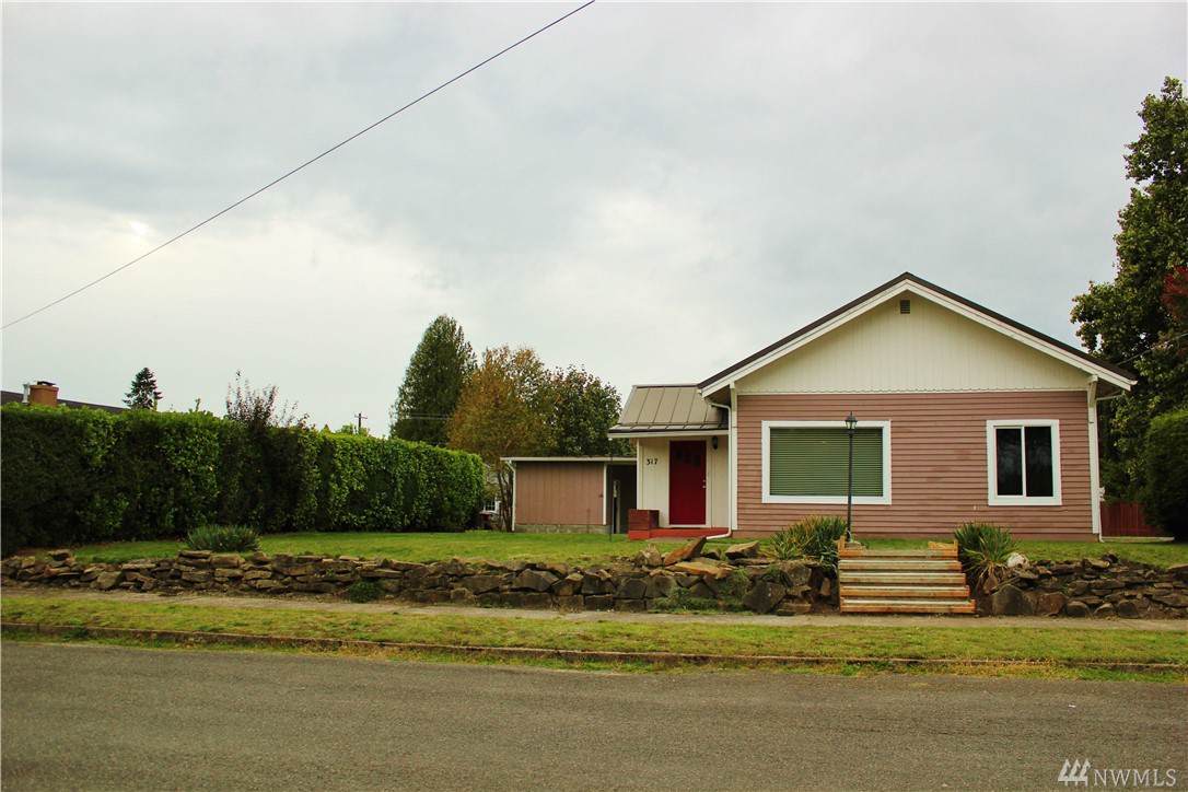 317 Hemlock St - Photo 1