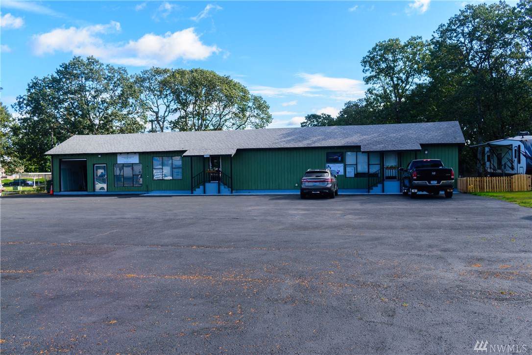 132 162nd St - Photo 1