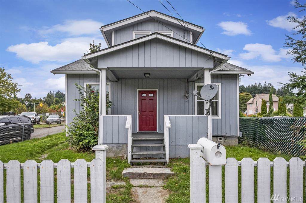 107 Montgomery Ave - Photo 1