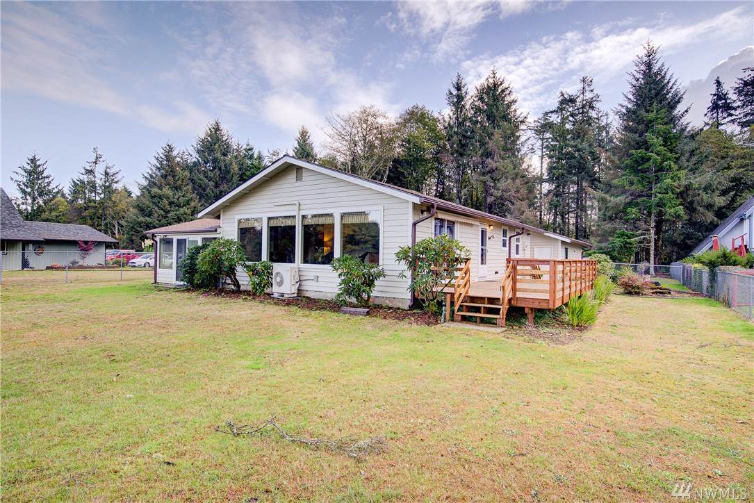 292 Pearsall St - Photo 1