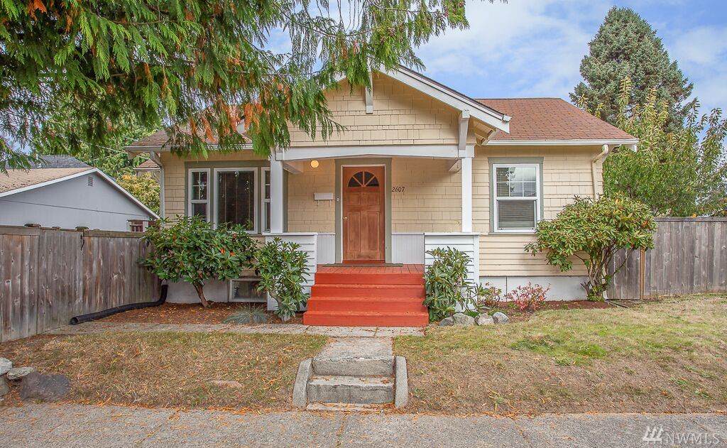 2607 11th St - Photo 1