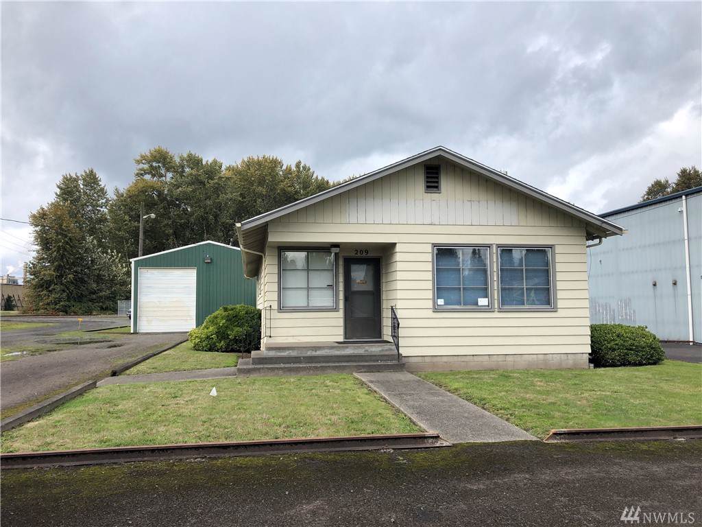 205 Douglas St - Photo 1