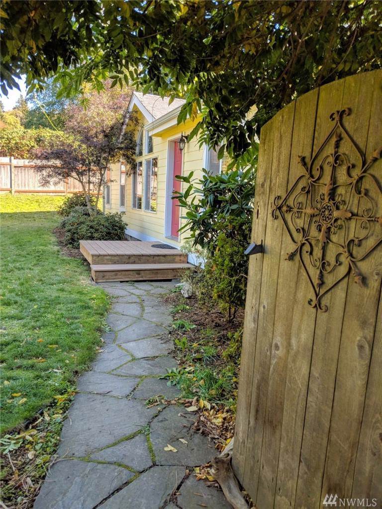 106 Spruce St - Photo 1