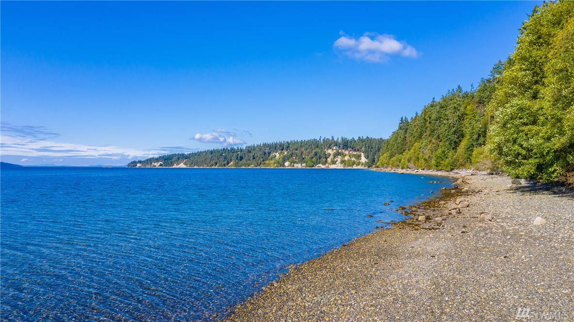 4040 Beach Dr - Photo 1