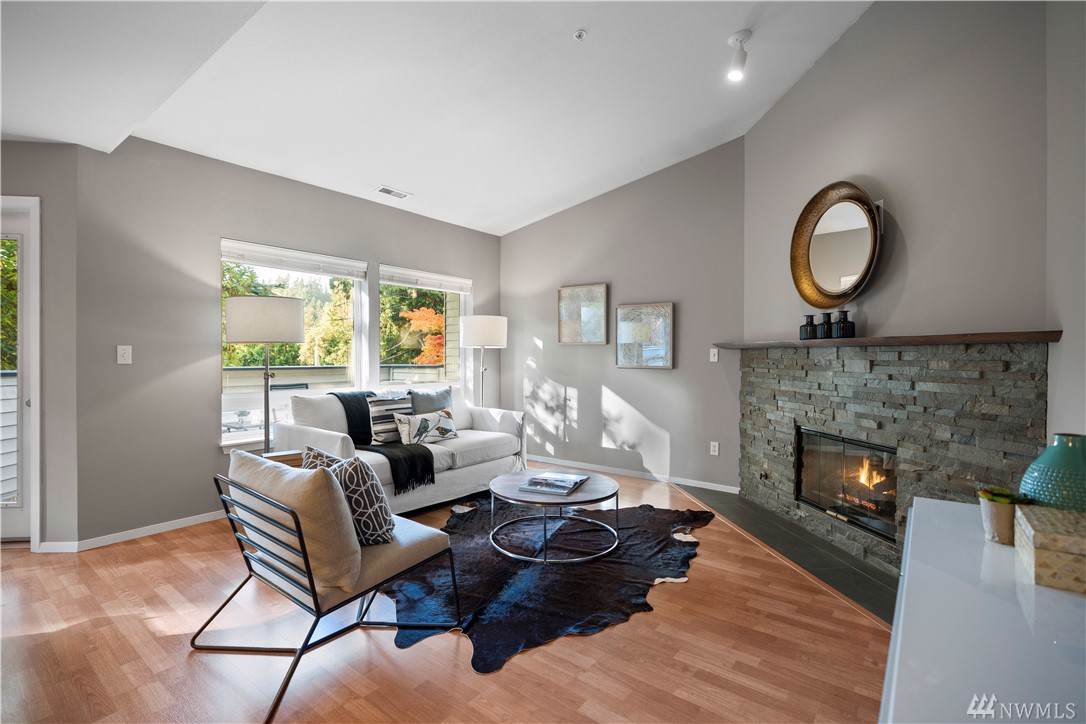 342 102nd Ave - Photo 1
