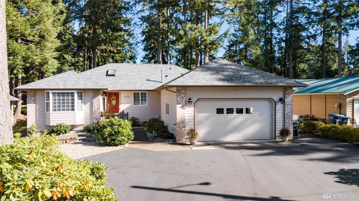 200 Penzance Rd - Photo 1