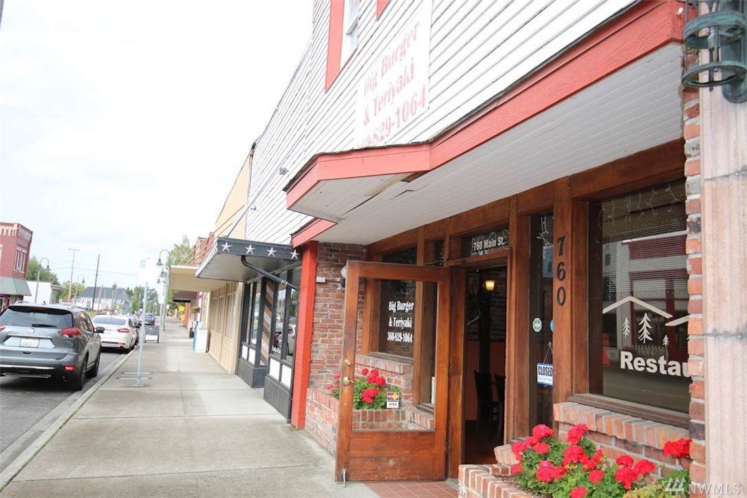 760 Main St - Photo 1