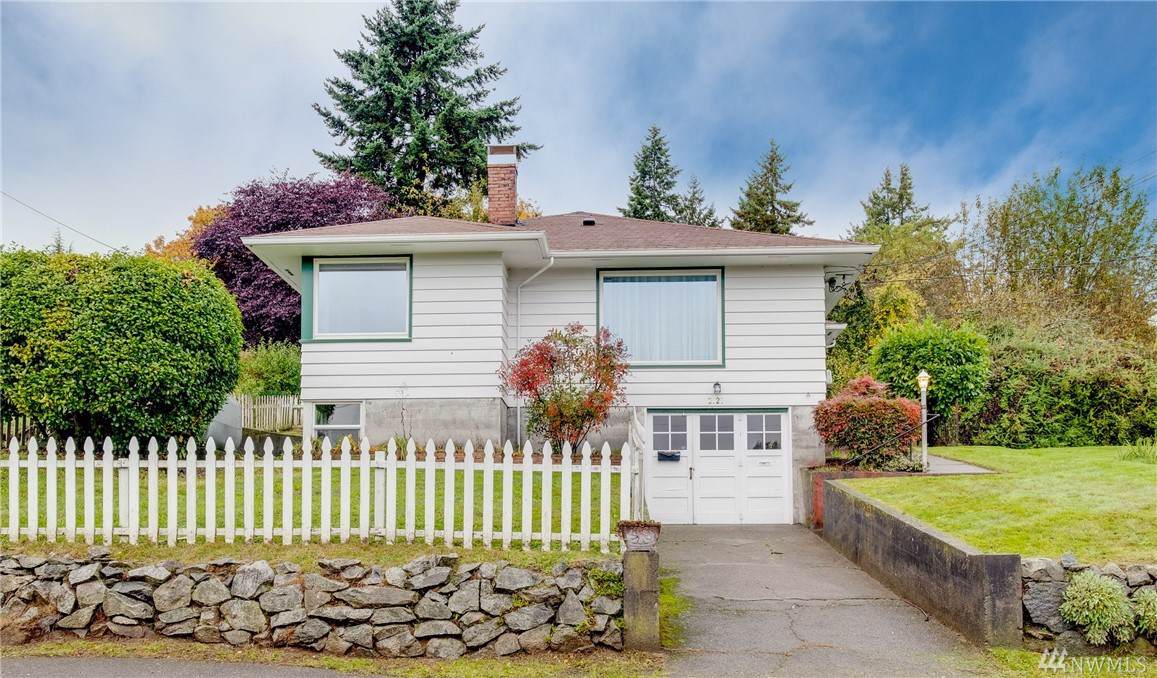 2121 Callow Ave - Photo 1