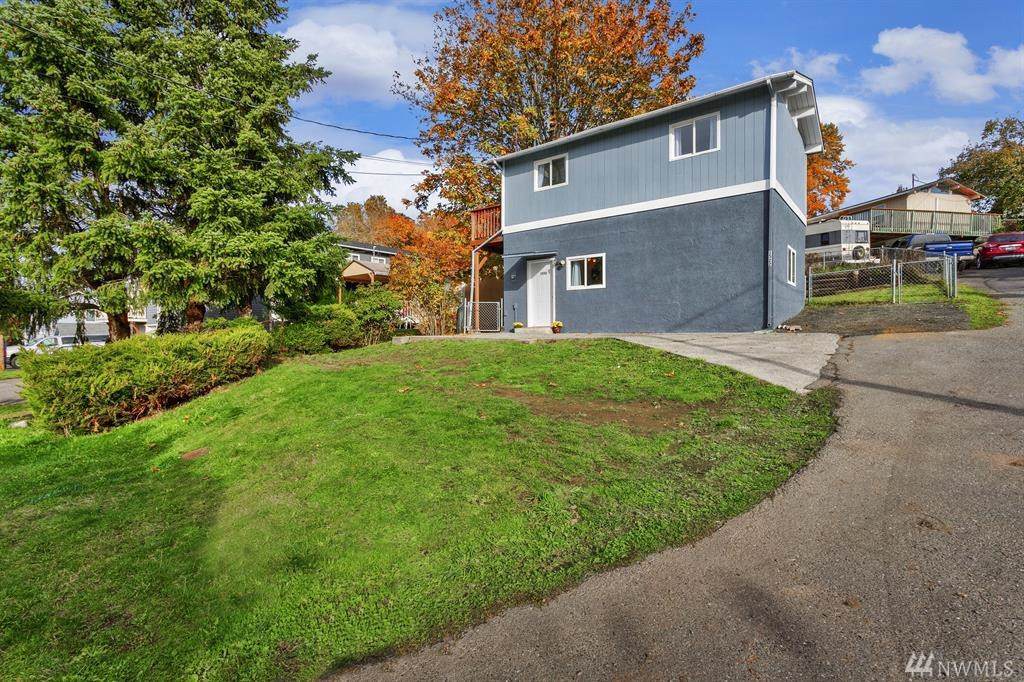 1522 Arvon Ave - Photo 1