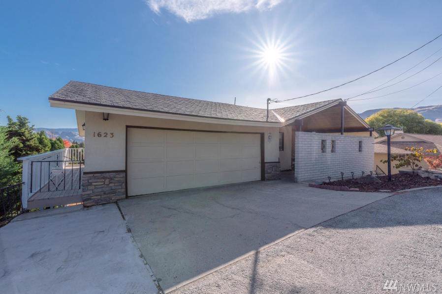 1623 Overlook Dr - Photo 1