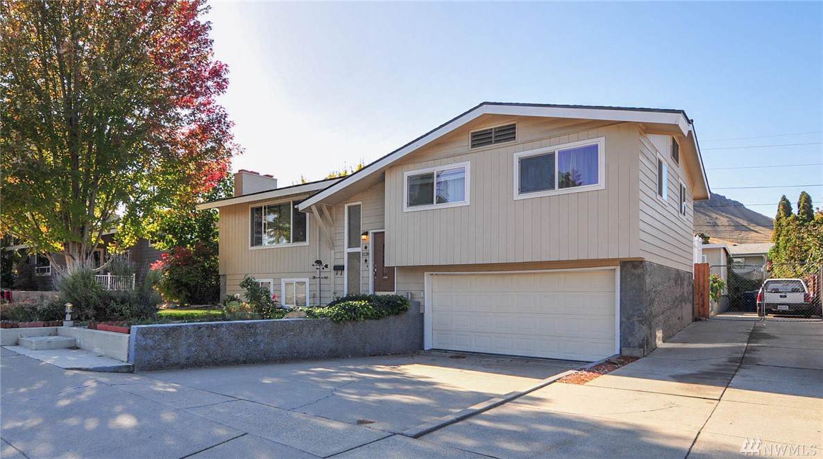 1120 Wedgewood Ave - Photo 1