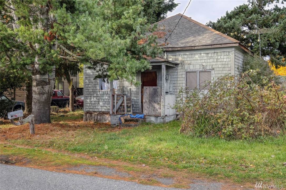 1404 Tremont St - Photo 1