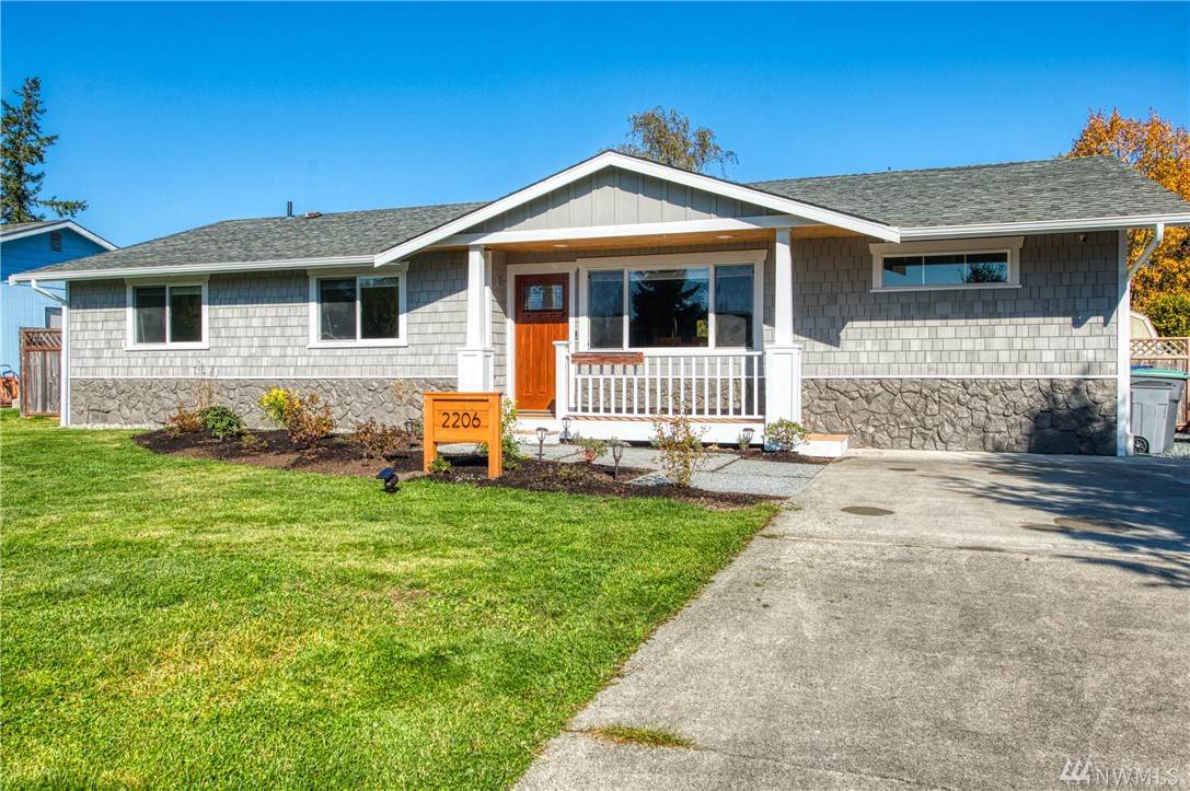 2206 32nd St - Photo 1