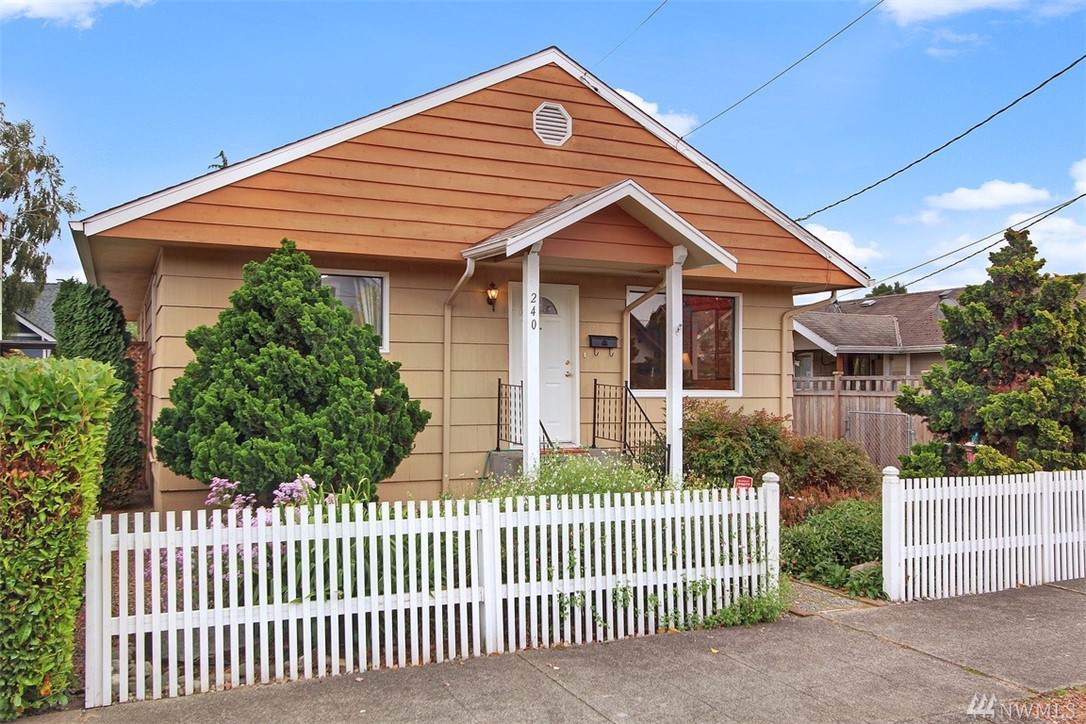 240 Wells Ave - Photo 1