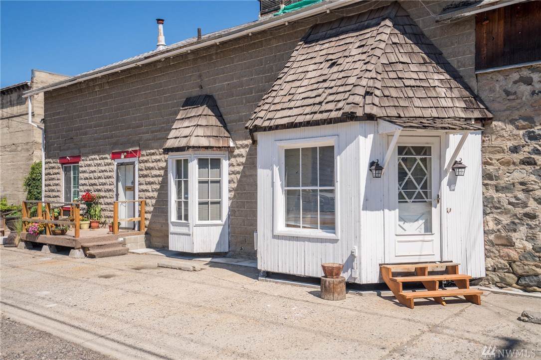 101 Railroad Ave - Photo 1