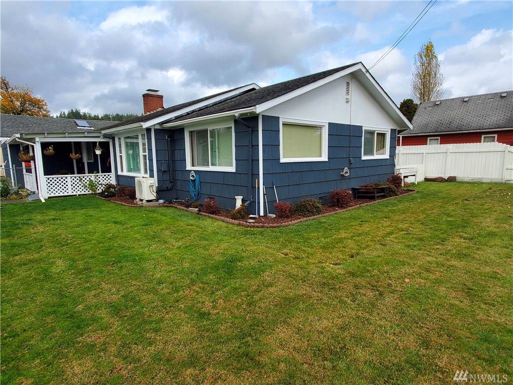 402 10th St - Photo 1