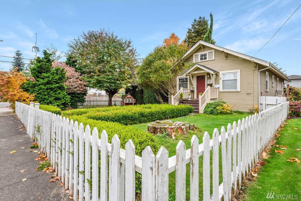 202 Ave. E - Photo 1