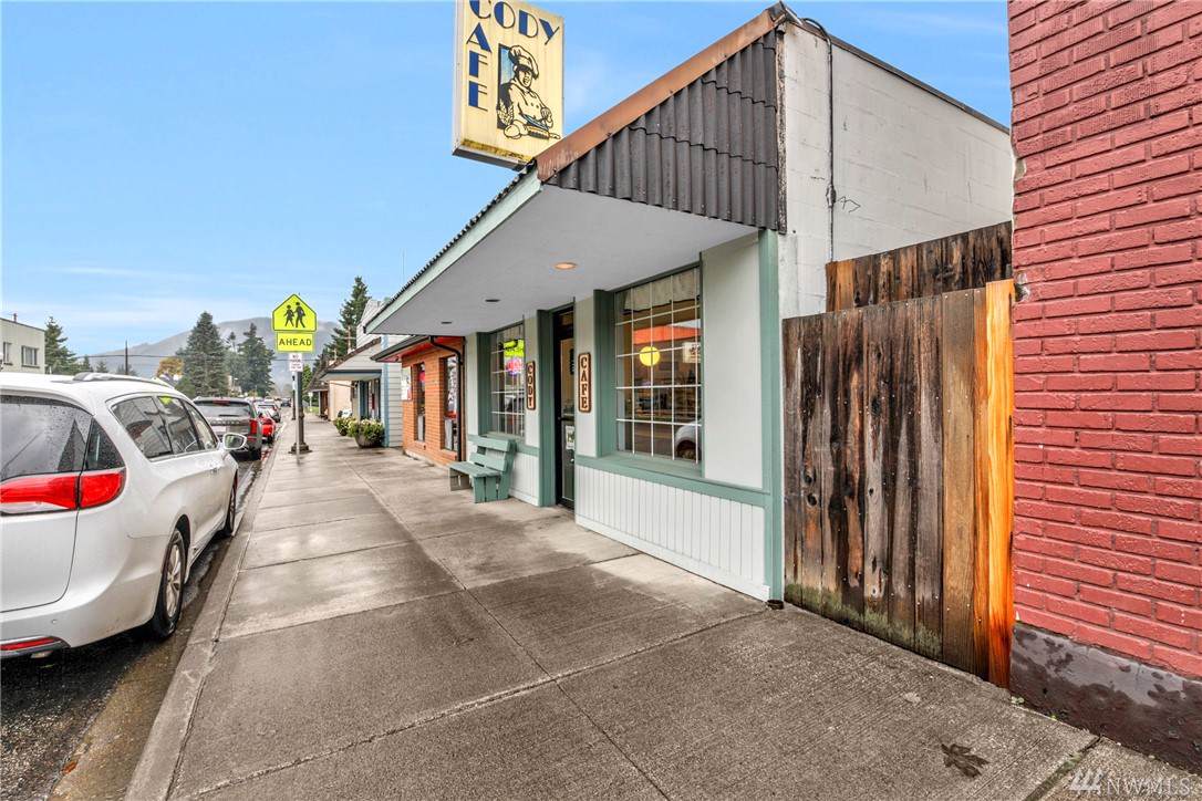 216 Main St - Photo 1