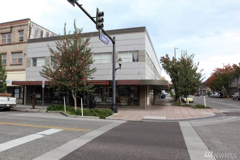 1302 Commerce Ave - Photo 1