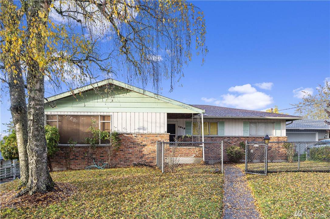 1013 Hemlock St - Photo 1