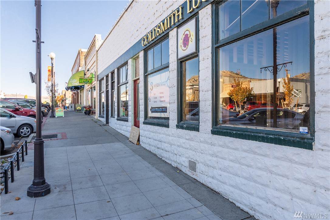 106 Woodin Ave - Photo 1