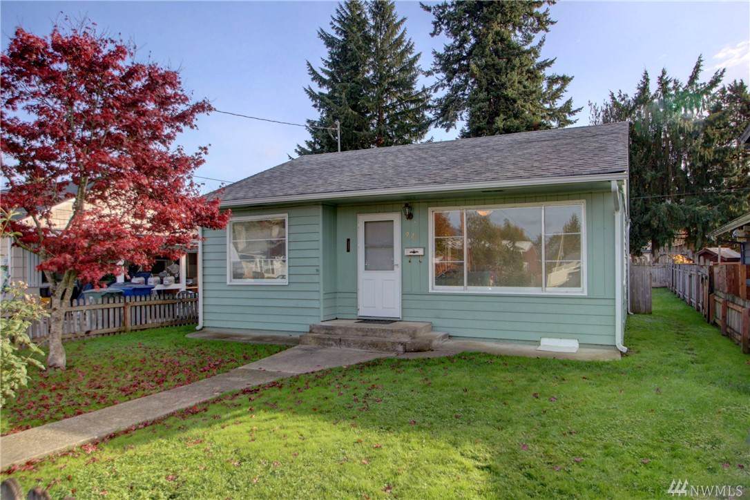 921 Nelson St - Photo 1