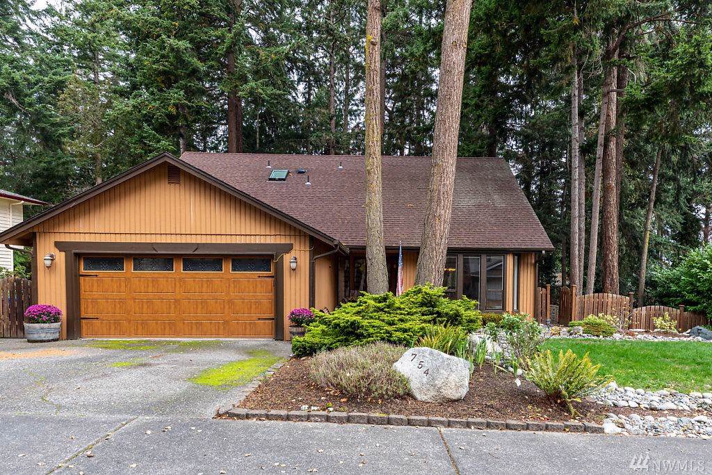 754 10th Ct - Photo 1