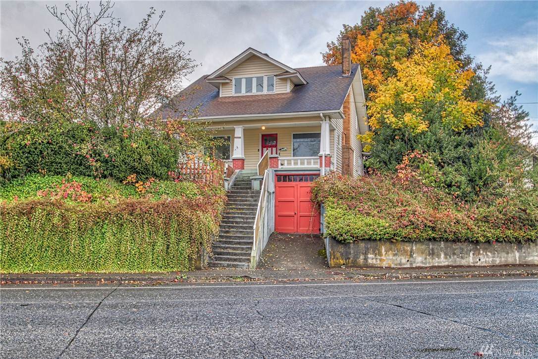 720 Pioneer Ave - Photo 1