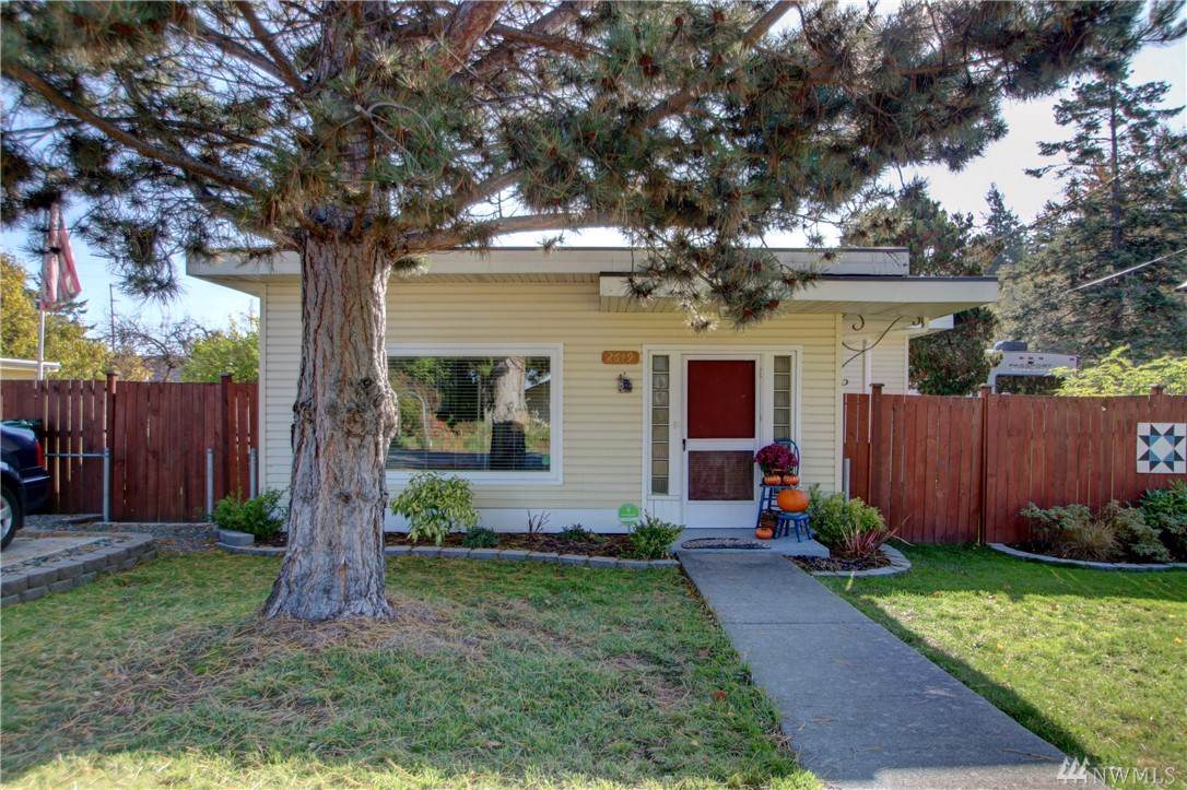 2619 Oakes Avenue - Photo 1